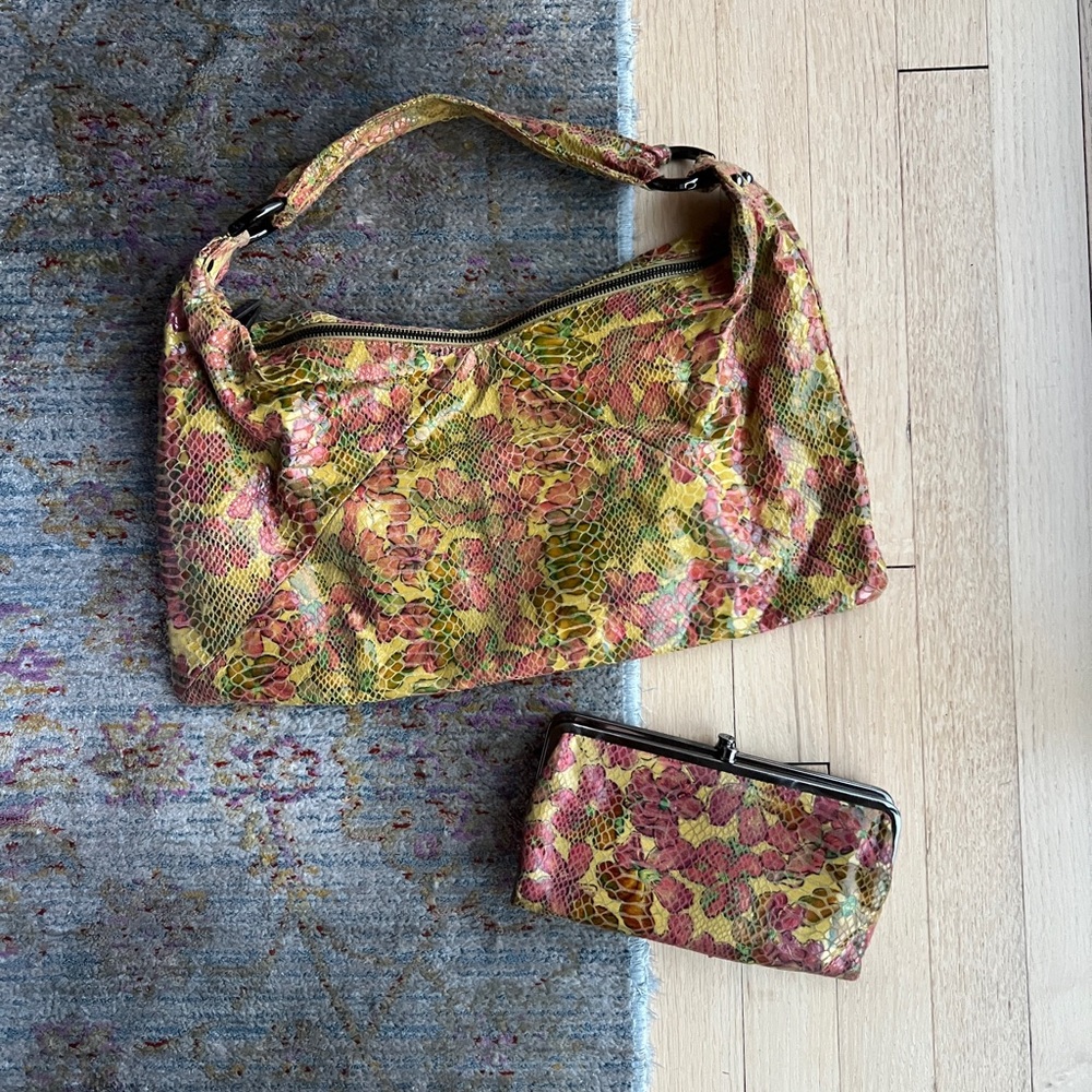 HOBO International Paulette slouchy shoulder bag wallet set yellow floral snake - Picture 9 of 12